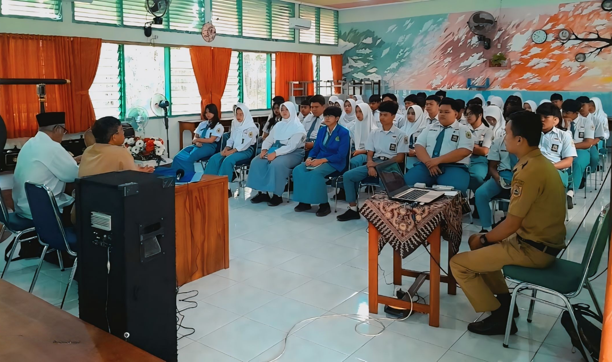 Figure 1. FKUB Salatiga conducting a tolerance seminar at SMA Negeri 3 Salatiga.